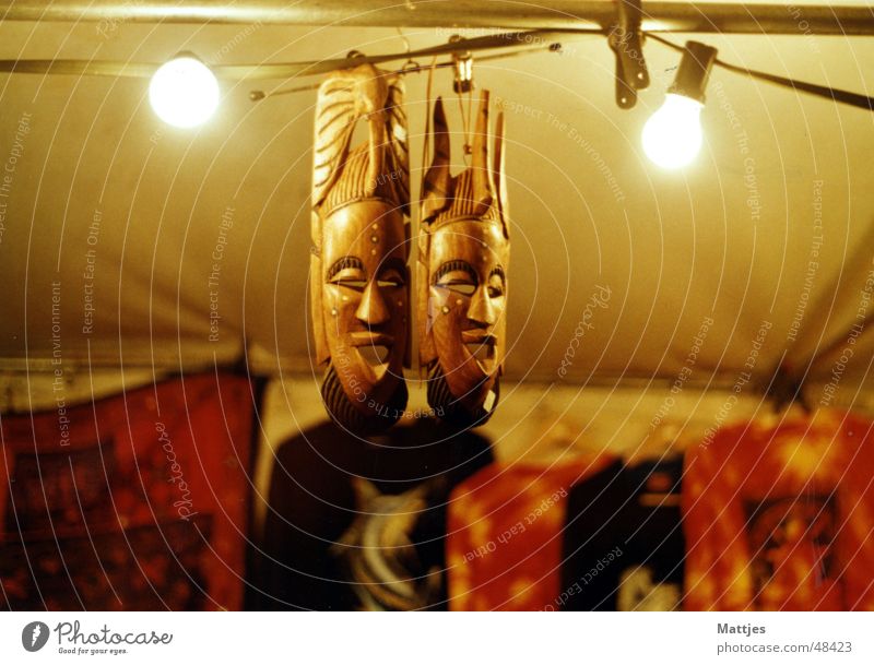 Masken Afrika Holz Häuptling Batik Friedensfest Lampe Nacht Beleuchtung Physik eng Veranstaltung Markt Tribal Baumstamm souveniers stehen hell Wärme