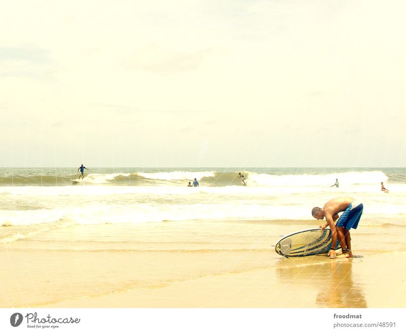 Surfing Surfen Meer Strand Surfer Wellen Itacaré Brasilien Überbelichtung Aktion Südamerika Reinigen Vorbereitung Wassersport Physik heiß Sommer