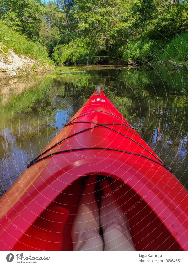 Kajakfahren auf dem Fluss Wasser Kanu Natur Ausflug Erholung Sport Kanutour See Urlaub Freizeit & Hobby Landschaft Kanusport Paddeln Sommer Boot Abenteuer