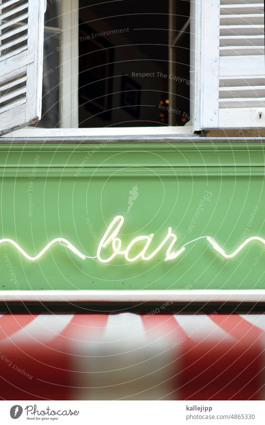 trinkbar Bar Leuchtwerbung Schriftzug Neonlicht neonschrift Markiesen Schriftzeichen Buchstaben Werbung Licht Fassade Typographie Schilder & Markierungen