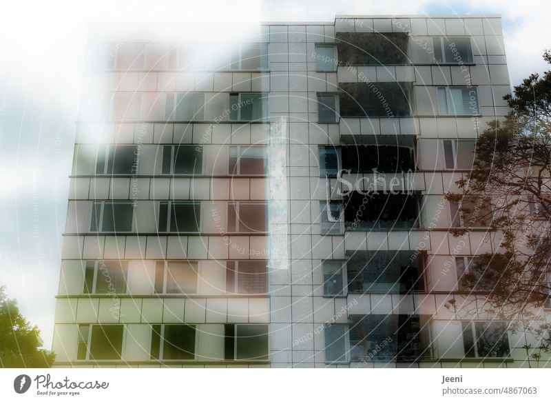 [hansa BER 2022] scheiß - Wohnungsnot Berlin Großstadt Hauptstadt Architektur Fassade Strukturen & Formen Fenster überbevölkert Plattenbau Gebäude anonym