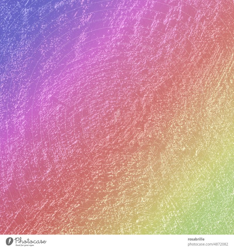 Bildstörung l Regenbogenprisma auf einer Wand Prisma Farben bunt Farbverlauf Hintergrund neutral regenbogenfarben spektral Spektralfarbe Lichtbrechung