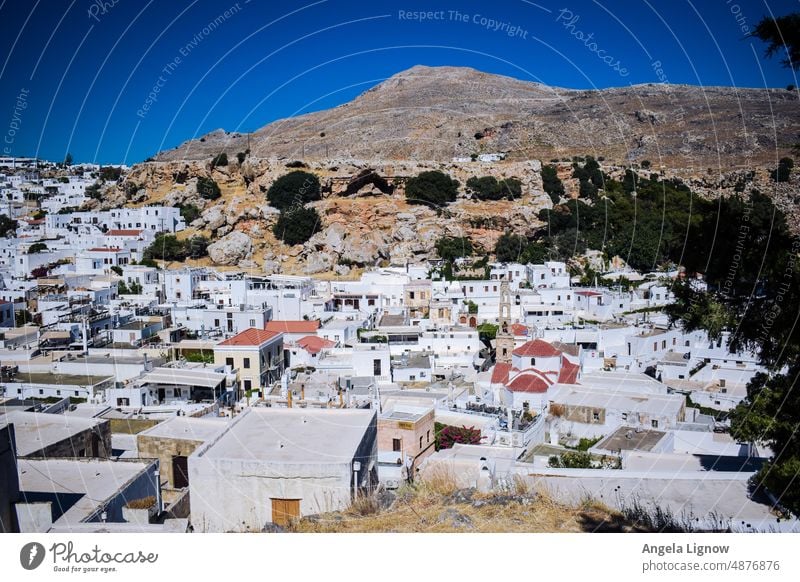 Die griechische weiße Stadt Lindos Farbe Farbfoto Griechenland Außenaufnahme Himmel blau Ferien & Urlaub & Reisen Landschaft Europa Tourismus Dorf Gebäude