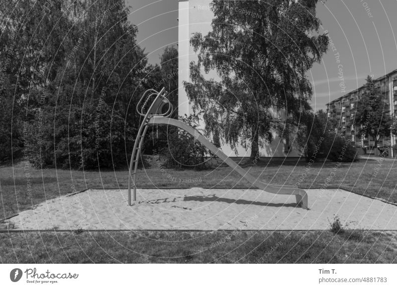 Edelstahlrutsche in der Sonne Spielplatz Stahl heiß Außenaufnahme Sand Sommer Spielen Freizeit & Hobby Freude Kindheit Bewegung Rutsche bernau rutschen