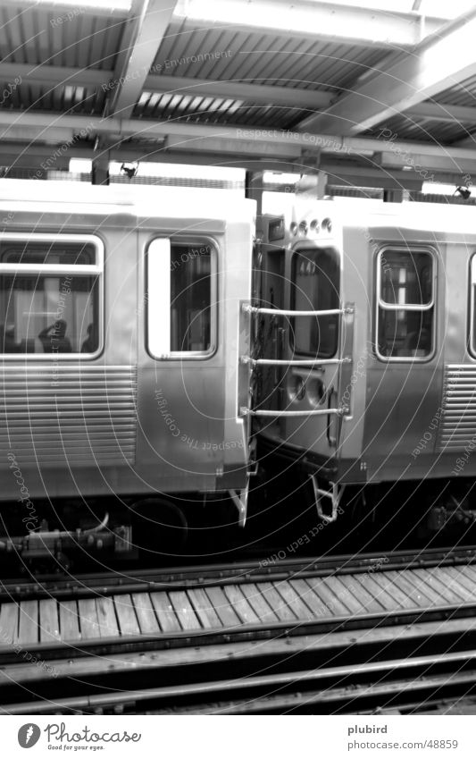 CTA Train - Chicago Wagen schwarz weiß Eisenbahn train wagon Schwarzweißfoto