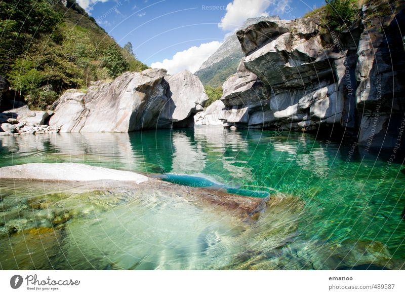 verzascagrün Natur Landschaft Wasser Himmel Sommer Felsen Alpen Schlucht Fluss hoch kalt Ferien & Urlaub & Reisen Tal Verzascatal Granit Schweiz südalpen