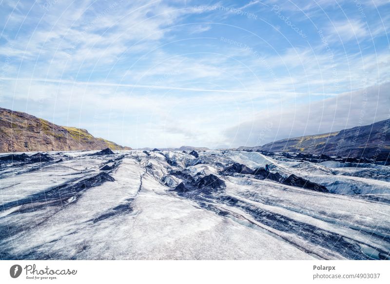 Solheimajokull-Gletscher im hellen Tageslicht arktische Szene Stein gefroren Schmelzen wandern Berge u. Gebirge Kühlung Kälte Oberfläche Horizont