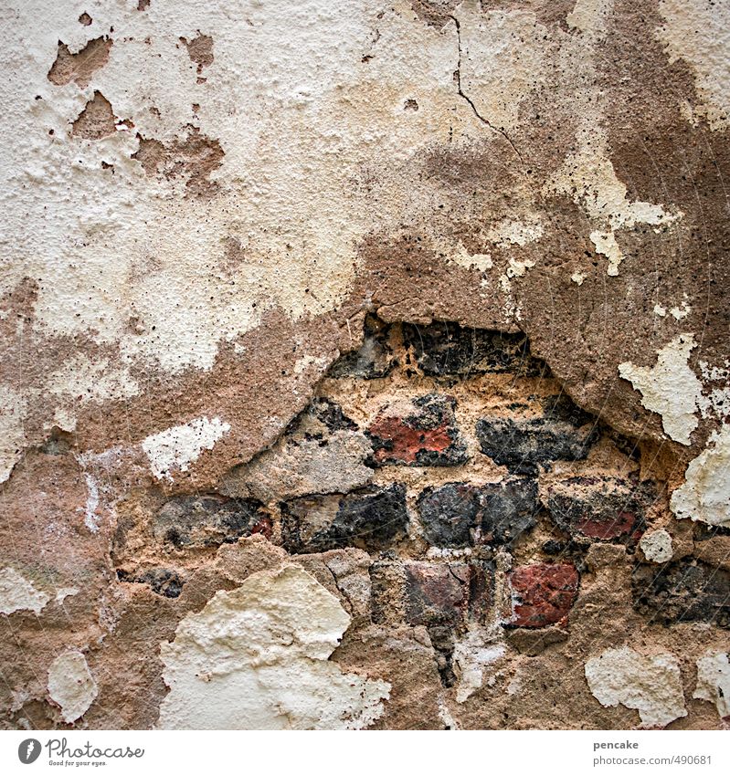 schichtarbeit Mauer Wand Zeichen dreckig dunkel einzigartig kaputt Vergänglichkeit Backstein Putz Niveau verfallen Altstadt Zerstörung verputzen Handwerk Maurer