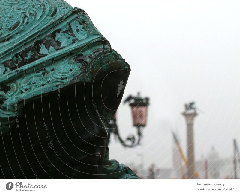 Veneblig Venedig Statue Nebel Markusplatz Dogenpalast Helm venice Wachsamkeit