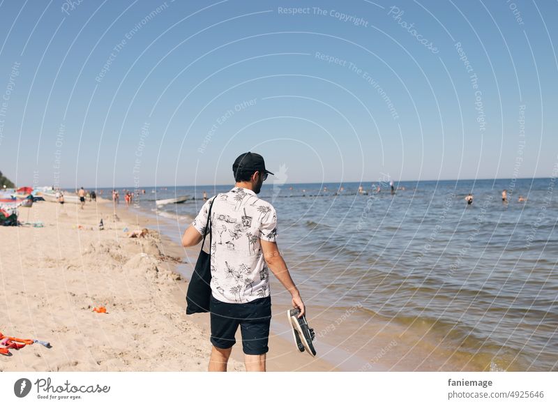 Strandbesucher Meereslandschaft Wasser Erholung Jugendliche Strandspaziergang Sommerurlaub Schwimmen & Baden Badeurlaub Spaziergang Spaziergang in der Natur