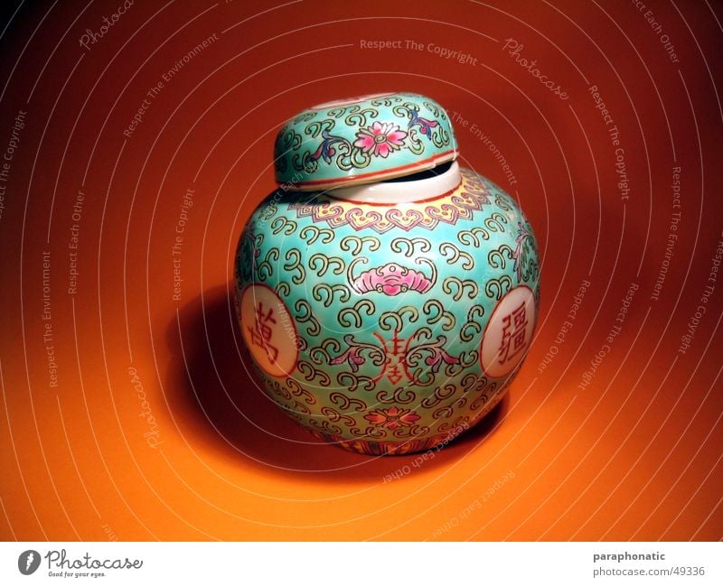 Chinavase Chinesisch Vase Behälter u. Gefäße Urne Fototisch Innenaufnahme Gully orange vor orangem hintergrund außergewöhnlich
