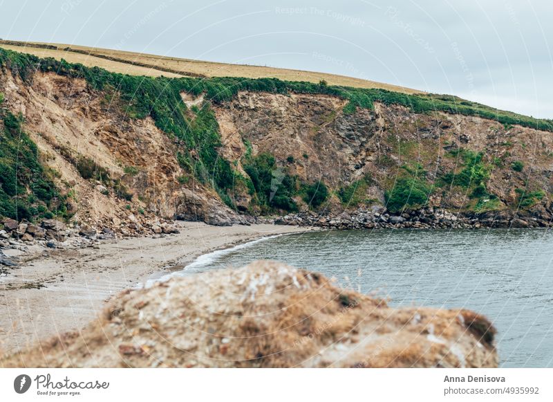 Die felsige Küste von Cornwall, UK wolkig regnerisch MEER Par Strand Meer Gribbinkopf Sommer Urlaub Landschaft Feiertag Ansicht im Freien Küstenstreifen