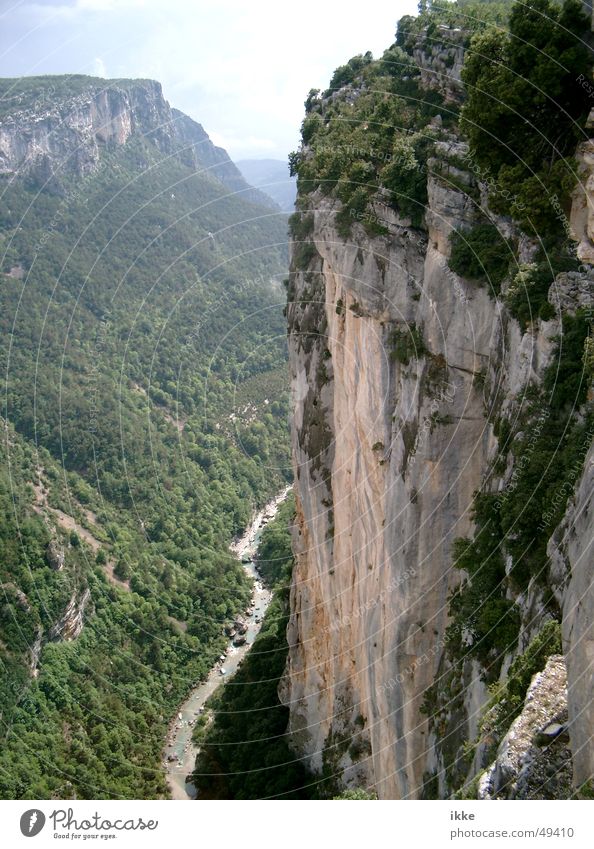 Verdun Canyon Schlucht Berghang Steilwand steil tief Provence Frankreich Felsvorsprung Bach Wildbach Sandstein Wand Berge u. Gebirge Fluss Klettern Boden