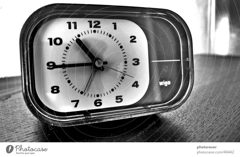 Retro Wecker retro old-school Zeit schwarz weiß Uhr Tisch wigo