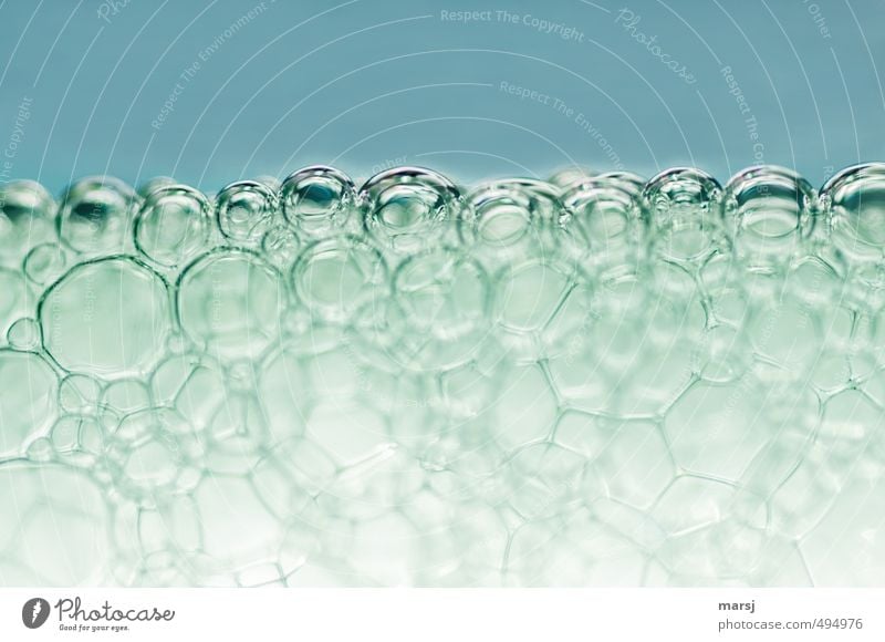 Blubberblasen I Trinkwasser Luft Wasser Luftblase Kugel berühren außergewöhnlich dunkel einfach Zusammensein kalt natürlich grün türkis ruhig Seifenblase