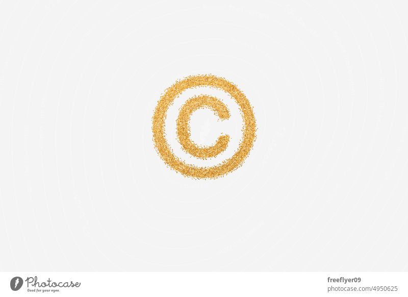 Urheberrechtssymbol aus goldenem Glitter Copyright Symbol Zeichen Intellektueller Anwesen Brief Wirtschaft Geld Finanzen Erfolg Wachstum Steuer Markt vereinzelt