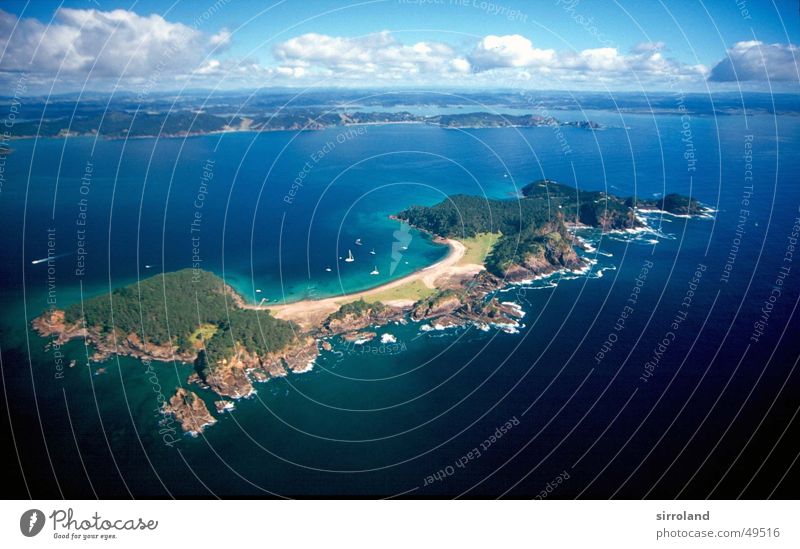 Bay of Islands Neuseeland Nordinsel Hubschrauber Luftaufnahme Vogelperspektive Wolken Strand Meer grün Waitangi Paihia schönwetter fliegen Luftverkehr blau
