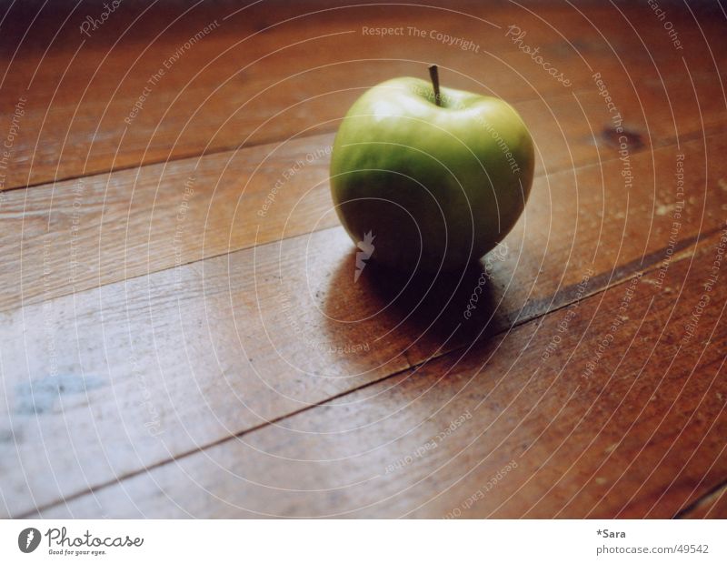 grün Holz Licht Apfel Schatten Bodenbelag Holzfußboden Reflexion & Spiegelung Gesunde Ernährung Menschenleer Textfreiraum links Textfreiraum unten Maserung
