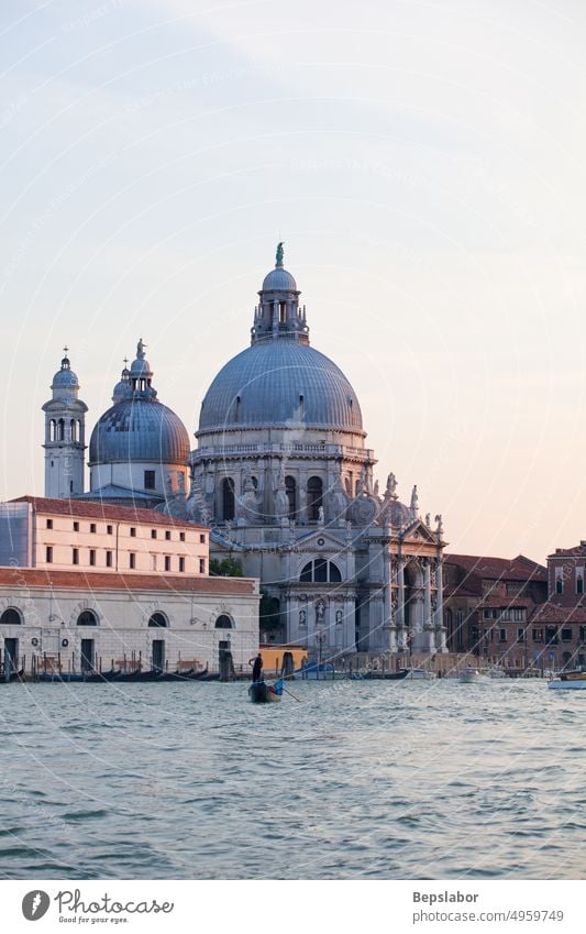 Blick auf die Basilika der Heiligen Maria der Gesundheit bei Sonnenuntergang, Venedig Europäer Renaissance venezianisch Kunst Anziehungskraft
