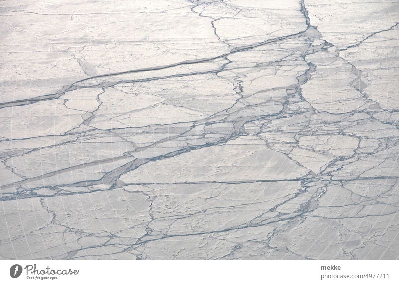 Kurz vorm Nordpol Arktis Meereis Eis Schnee Eisfläche Luftaufnahme Winter Frost gefroren Natur Landschaft eben Wüste Eisschollen Klimaschutz Erwärmung
