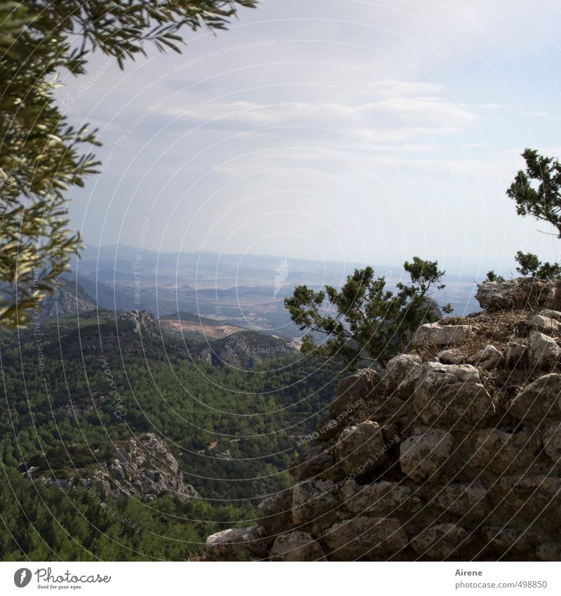 in die Ferne Ferien & Urlaub & Reisen Ausflug Natur Landschaft Himmel Felsen Berge u. Gebirge Zypern Nordzypern Türkei Menschenleer Ruine Burgruine