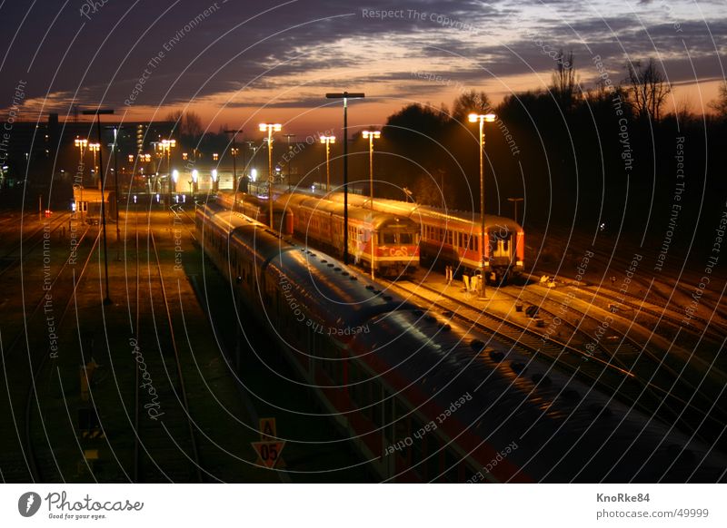 Bahnschienen bei Nacht Sonnenuntergang Gleise Eisenbahn bahnschienen Abend