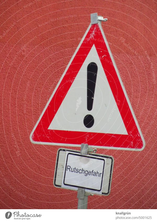 Rutschgefahr Verkehrszeichen Hinweisschild Straßenverkehr Schilder & Markierungen Verkehrsschild Zeichen Warnschild Sicherheit Wege & Pfade Außenaufnahme