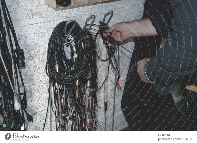 kabel Kabel Hand Strom Aufnahmestudio aufhängen Wand strom Elektrizität Technik & Technologie Leitung Stromkosten Energiewirtschaft Stromtransport