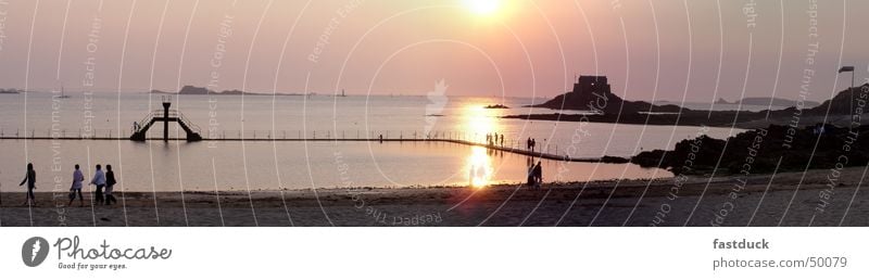 Sunset at St. Malo Sommer Sonnenuntergang Strand Meer Staint-Malo Frankreich Bretagne gelb Festung Sprungbrett Ebbe Wasser Felsen Schwimmen & Baden Flut Insel