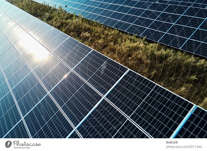 Fotovoltaik-Paneele, Entwicklung alternativer erneuerbarer Energiequellen -  ein lizenzfreies Stock Foto von Photocase