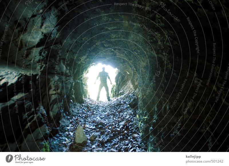 höhlenmensch Mensch maskulin Mann Erwachsene Leben Körper 1 30-45 Jahre Umwelt Natur Landschaft Pflanze Tier Erde stehen Höhle Höhlenwohnung Tunnel Tunnelblick