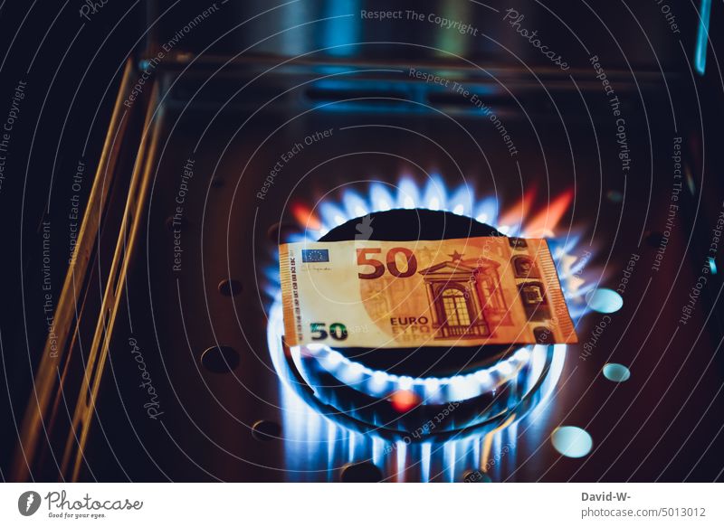 Gaspreise steigen - Geld wird verbrannt gaspreise teuer verbrennen Gasherd Energie Rechnung Heizen heizung Konzept euro Geldschein symbol sparen Inflation