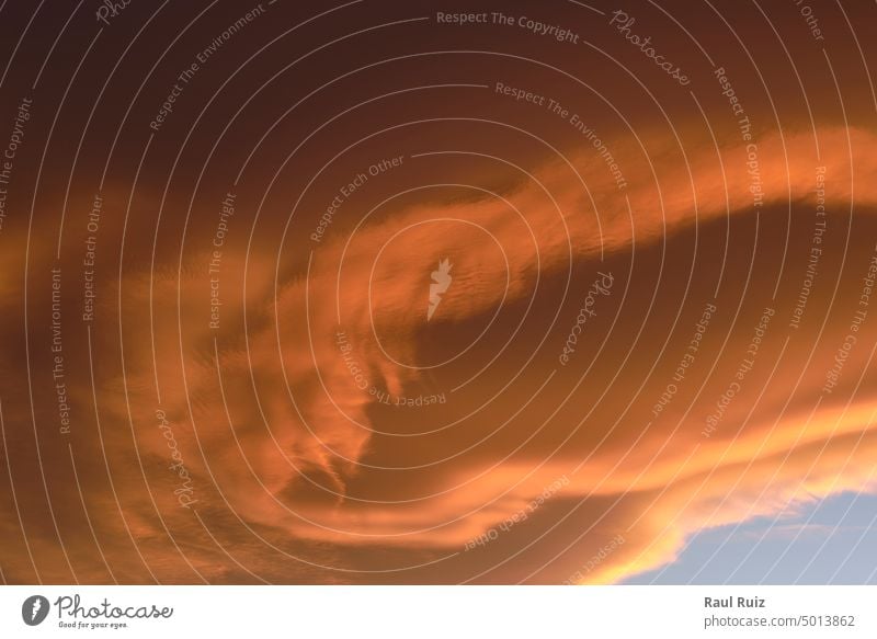 A Sky Licht nach Sonnenuntergang. orange Hintergrund Tag Dämmerung Meteorologie Himmel (Jenseits) pulsierend Wetter Sonnenlicht Cloud Natur Wolkenlandschaft