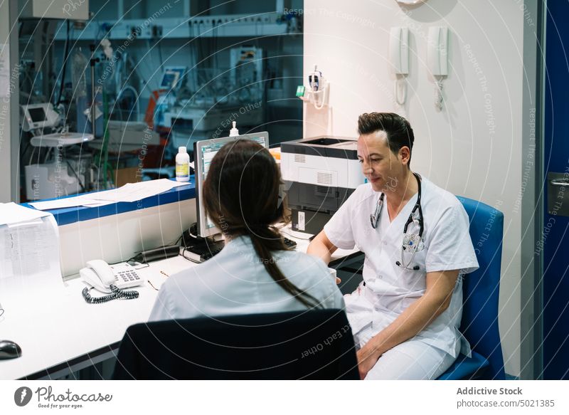 Ärzte in einer Pause bei der Arbeit Arzt Krankenhaus medizinisch sich[Akk] entspannen Behandlung Erholung Gesundheitswesen Pflege Krankenpfleger professionell