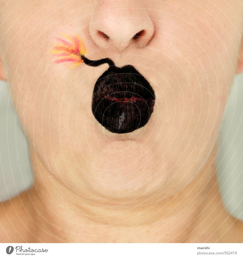 hochexplosives Mundwerk Mensch feminin Gesicht Lippen 1 30-45 Jahre Erwachsene Gefühle Schminke Bombe angemalt lustig Idee zündend bombig Farbfoto