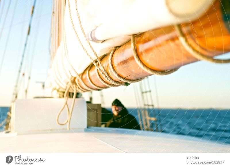 Auf dem Sonnendeck Ausflug Abenteuer Segeln Ostsee An Bord Wärme blau gold weiß Begeisterung Mut Selbstbeherrschung Einsamkeit Ferien & Urlaub & Reisen Sport