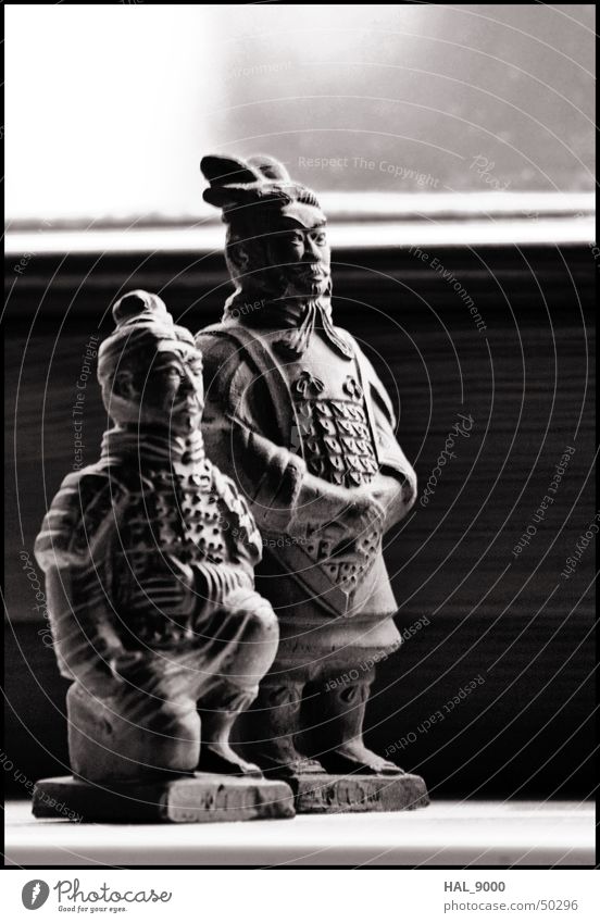 General und Bogenschütze Krieger Chinesisch China Terrakotta Armee grau schwarz weiß historisch Knie stehen Stil general Asien Mittelalter ruhig