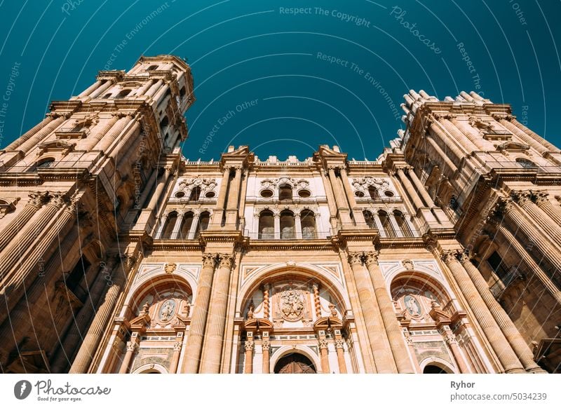 Malaga, Spanien. Fassade Wand des Glockenturms der Kathedrale der Menschwerdung. Berühmtes Wahrzeichen historisch Spanisch reisen Außenseite Andalusien
