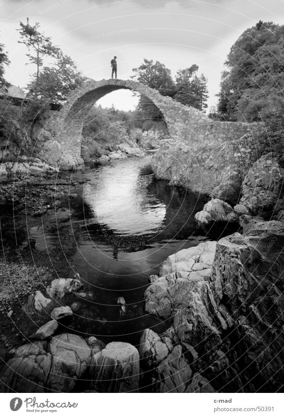 Bridge bei Pitlochry Schottland schwarz weiß Sommer Wasser Stein Landschaft Himmel Brücke Mensch Fluss