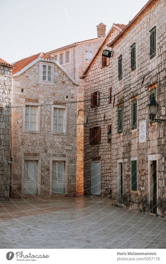 eine alte Stadt mit engen Gassen und einer reichen Geschichte auf der Insel in der kroatischen Adria adriatisch antik Architektur schön Gebäude Großstadt