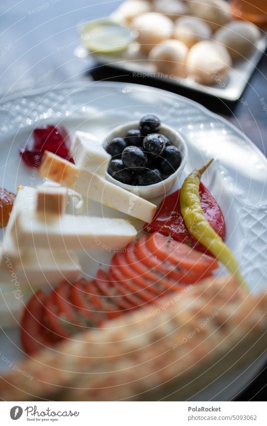 #A0# Kleiner spanischer Snack zur Siesta Essen mediterran Spanien Spanisch Spanische Küche Oliven Käse Tomaten Kartoffeln mojo Teller Restaurant