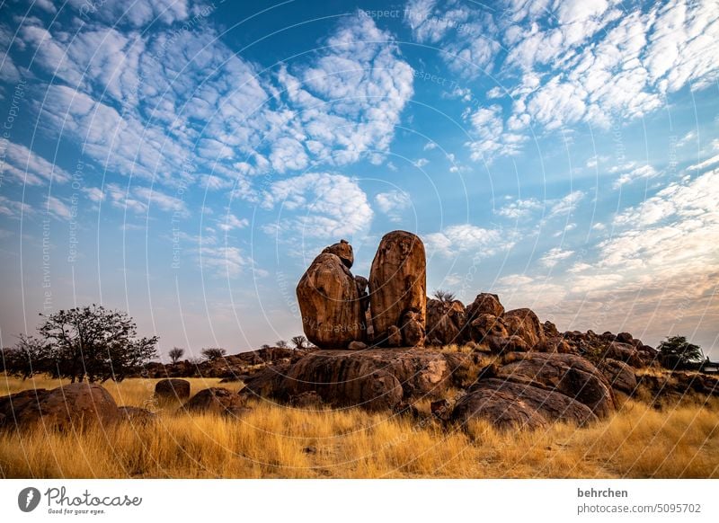 lieblingsorte schwer groß Sonnenuntergang Steine imposant Abenddämmerung Himmel Felsen Damaraland Wildnis Außenaufnahme Farbfoto reisen Fernweh Ferne