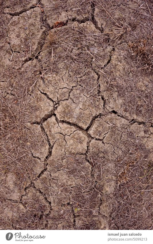 Trockener Boden in der Natur, Klimawandel Land trocknen braun texturiert Erde wüst Muster Schmutz trocken Sand Oberfläche Umwelt globale Erwärmung abstrakt