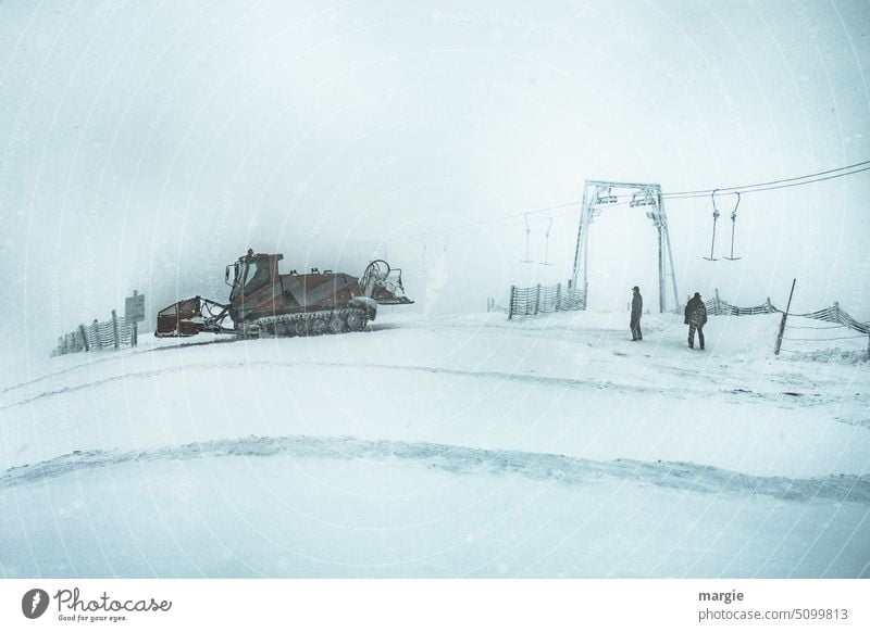 Schneeräumung  am Skilift im Wintersportgebiet Skipiste Außenaufnahme Winterurlaub Skigebiet Berge u. Gebirge Mittelgebirge schneeräumung Schneeraupe
