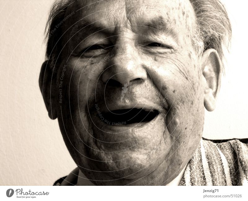 Das Leben ist schön. Großvater Mann Porträt Fröhlichkeit Senior lachen Gesicht Männlicher Senior