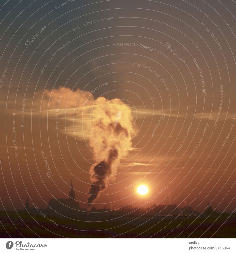 Wolkenformation Stadtzentrum Sonnenuntergang Sonnenlicht Panorama (Aussicht) Rauchwolke Apokalypse Lichterscheinung Energie Abgas Luftverschmutzung Atmosphäre