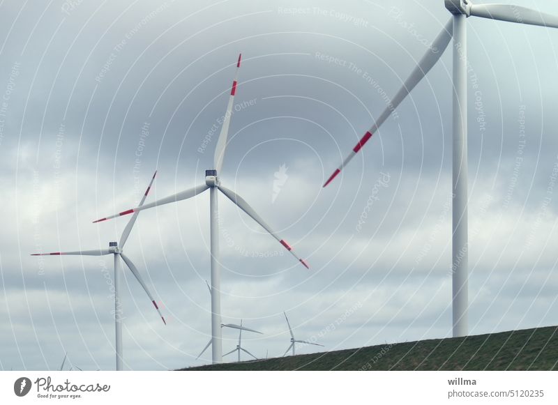 Windräder - die Abgase-von-der-Autobahn-Wegschaufler Windenergie Windkraftanlage Energiewirtschaft Windpark Erneuerbare Energie Windkraftwerk Windkraftanlagen