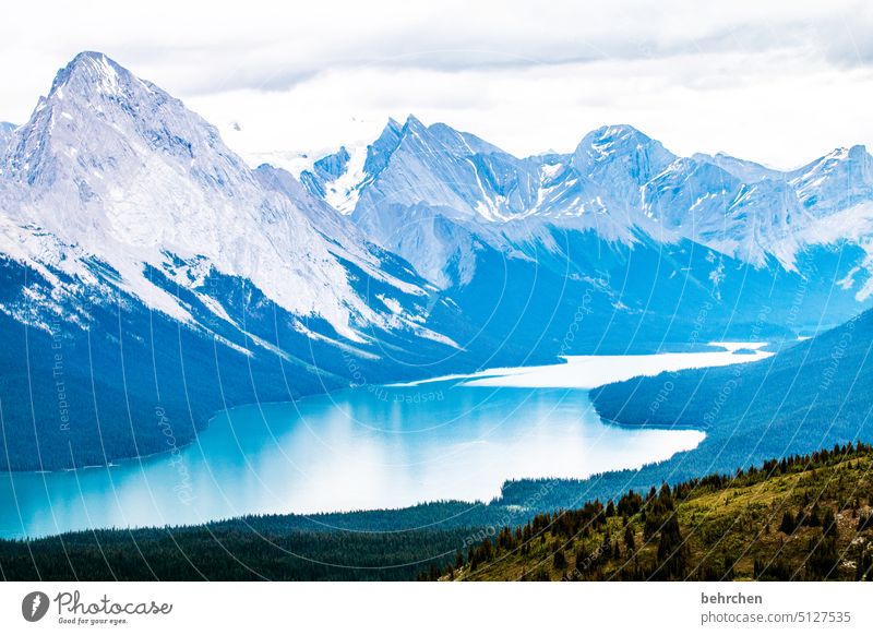 maligne lake Jasper National Park Alberta Himmel Nordamerika Landschaft Natur besonders Außenaufnahme fantastisch Abenteuer wandern Kanada Farbfoto Menschenleer