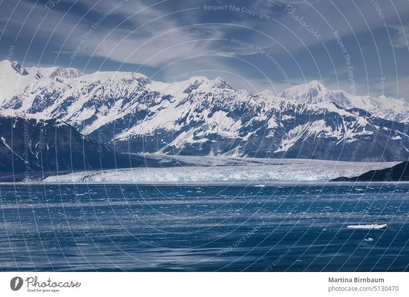 Der Hubbard-Gletscher von der Enchantement Bay aus gesehen, Alaska Eis Desillusionierungsbucht Landschaft reisen Reichtum im Freien blau Umwelt pazifik Klima