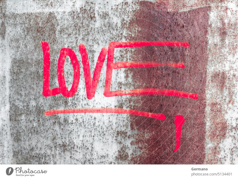 LOVE gemalt auf rostiger Platte abstrakt gealtert Kunst Hintergrund braun Konzept Beschädigte Tag dreckig Graffiti graphisch Grunge schäbig Liebe Material